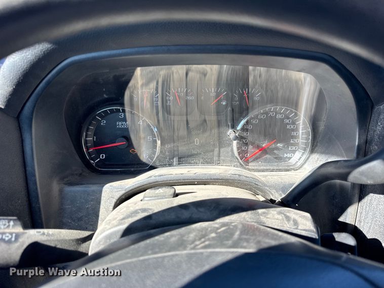 image for item ER0233 2018 Chevrolet Silverado 3500HD Crew Cab flatbed pickup truck