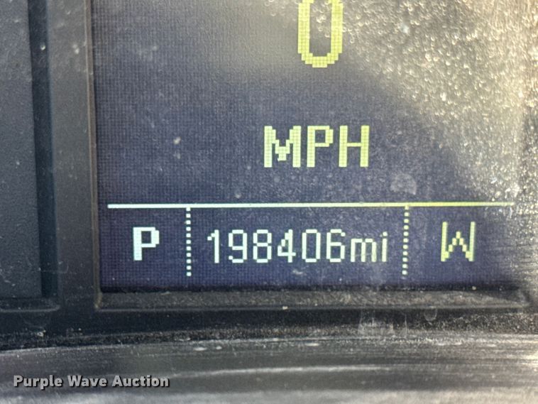 image for item ER0233 2018 Chevrolet Silverado 3500HD Crew Cab flatbed pickup truck