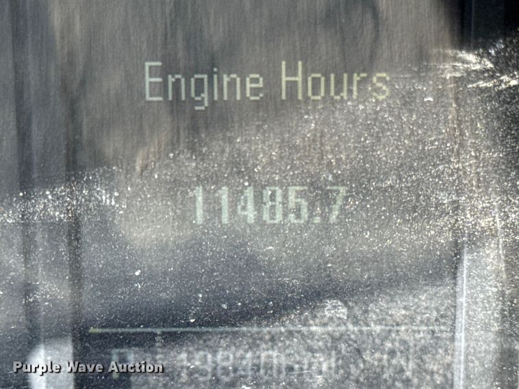 image for item ER0233 2018 Chevrolet Silverado 3500HD Crew Cab flatbed pickup truck