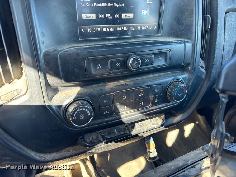 image for item ER0233 2018 Chevrolet Silverado 3500HD Crew Cab flatbed pickup truck