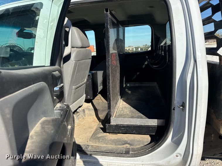 image for item ER0233 2018 Chevrolet Silverado 3500HD Crew Cab flatbed pickup truck