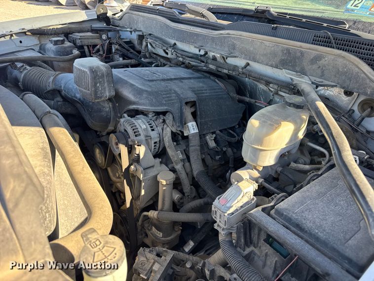 image for item ER0233 2018 Chevrolet Silverado 3500HD Crew Cab flatbed pickup truck