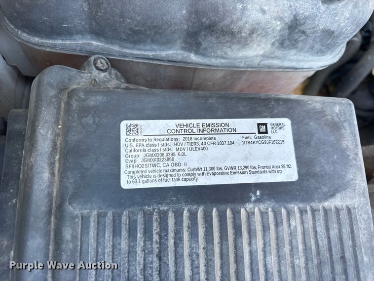 image for item ER0233 2018 Chevrolet Silverado 3500HD Crew Cab flatbed pickup truck