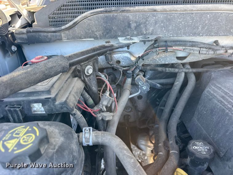 image for item ER0233 2018 Chevrolet Silverado 3500HD Crew Cab flatbed pickup truck