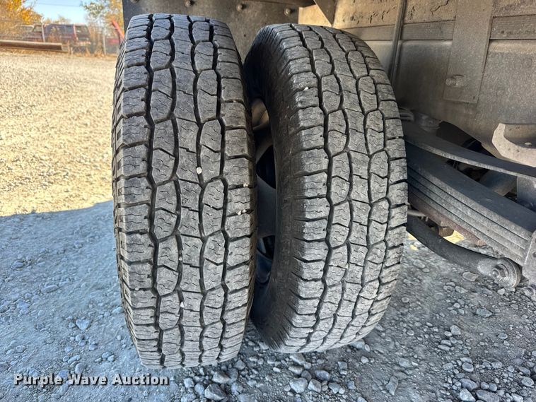 image for item ER0233 2018 Chevrolet Silverado 3500HD Crew Cab flatbed pickup truck