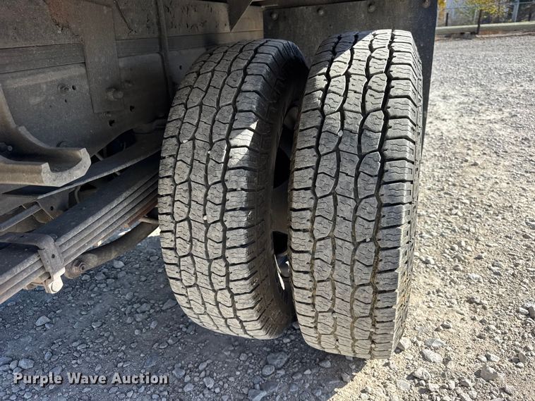 image for item ER0233 2018 Chevrolet Silverado 3500HD Crew Cab flatbed pickup truck