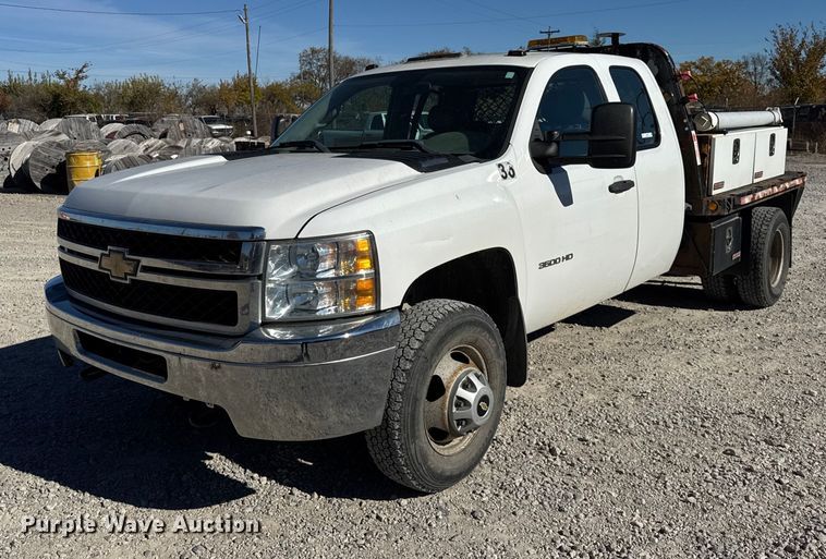 image for item ER0236 2011 Chevrolet Silverado 3500HD Ext. Cab flatbed pickup truck