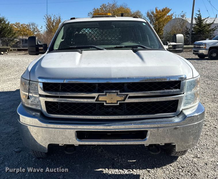 image for item ER0236 2011 Chevrolet Silverado 3500HD Ext. Cab flatbed pickup truck