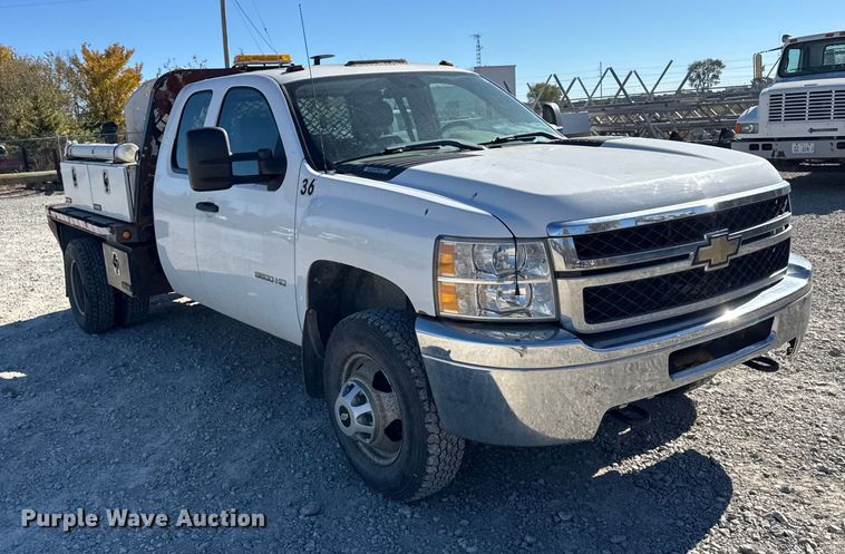 image for item ER0236 2011 Chevrolet Silverado 3500HD Ext. Cab flatbed pickup truck