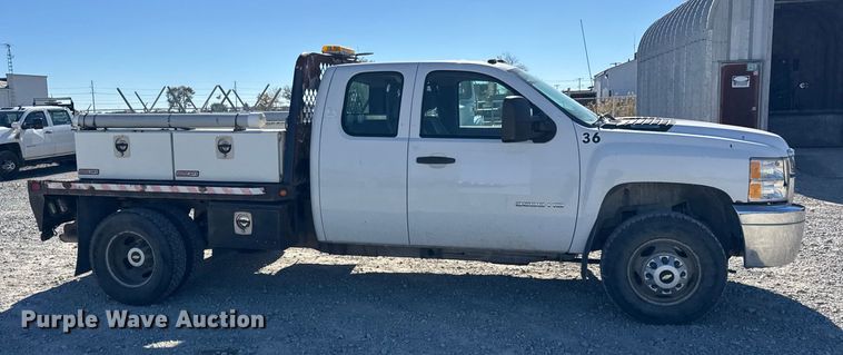 image for item ER0236 2011 Chevrolet Silverado 3500HD Ext. Cab flatbed pickup truck