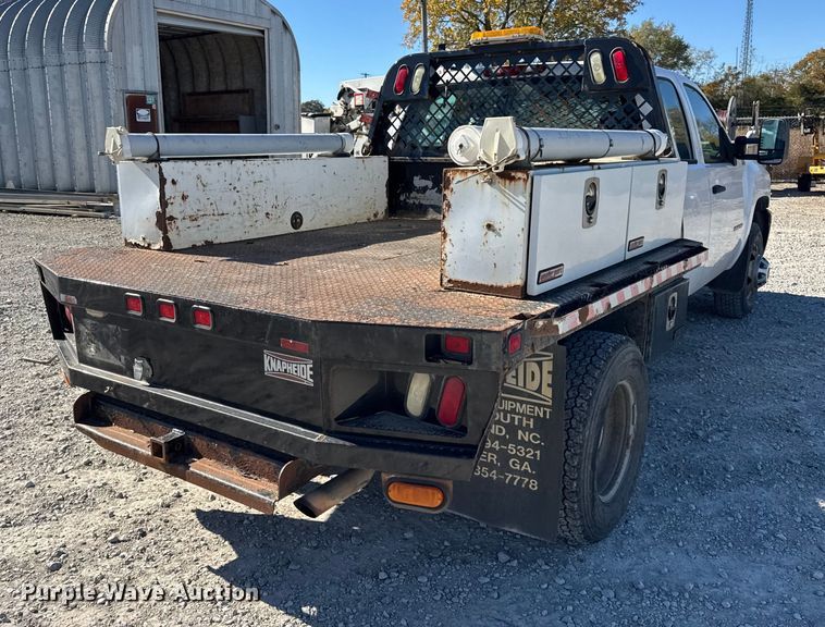 image for item ER0236 2011 Chevrolet Silverado 3500HD Ext. Cab flatbed pickup truck