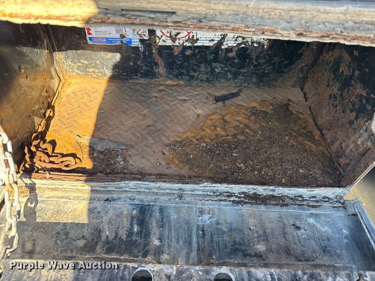 image for item ER0236 2011 Chevrolet Silverado 3500HD Ext. Cab flatbed pickup truck