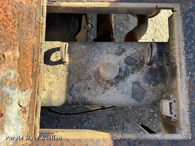 image for item ER0236 2011 Chevrolet Silverado 3500HD Ext. Cab flatbed pickup truck