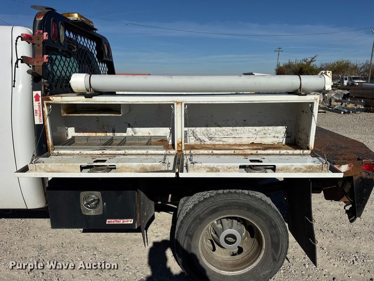 image for item ER0236 2011 Chevrolet Silverado 3500HD Ext. Cab flatbed pickup truck