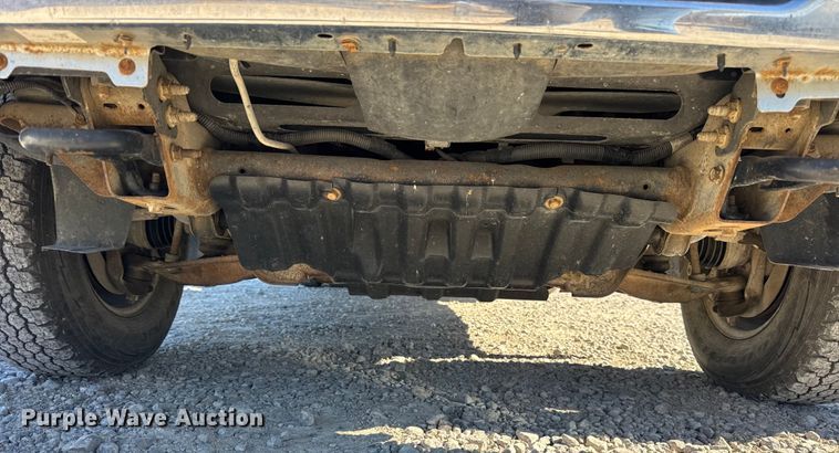 image for item ER0236 2011 Chevrolet Silverado 3500HD Ext. Cab flatbed pickup truck