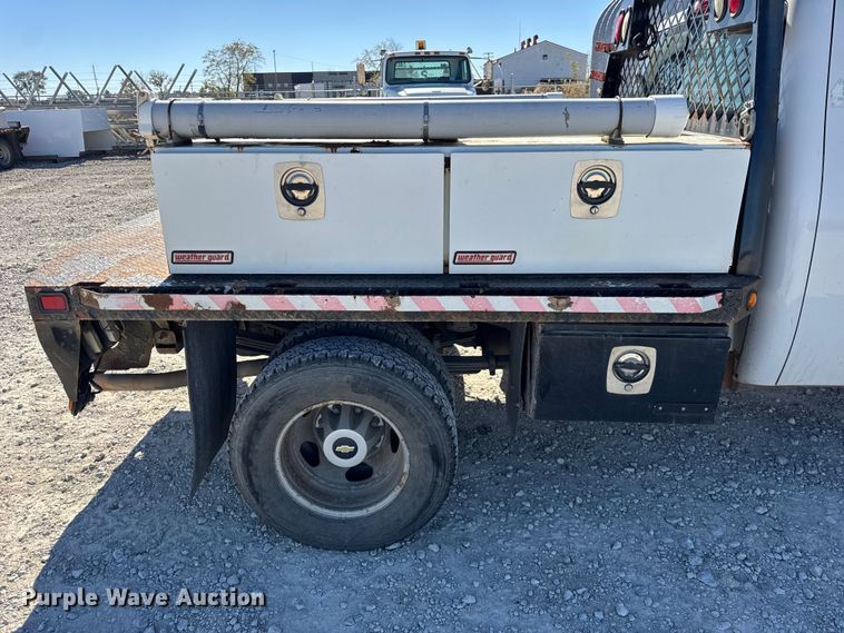 image for item ER0236 2011 Chevrolet Silverado 3500HD Ext. Cab flatbed pickup truck