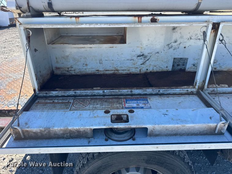 image for item ER0236 2011 Chevrolet Silverado 3500HD Ext. Cab flatbed pickup truck