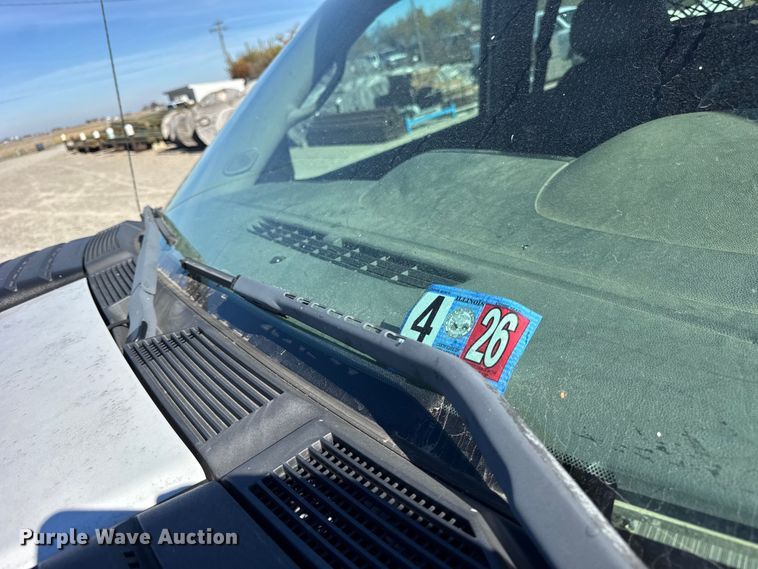 image for item ER0236 2011 Chevrolet Silverado 3500HD Ext. Cab flatbed pickup truck