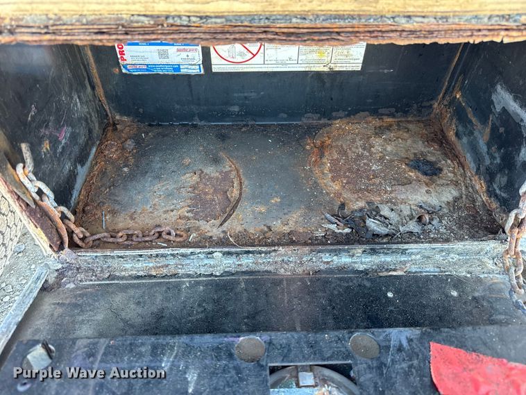 image for item ER0236 2011 Chevrolet Silverado 3500HD Ext. Cab flatbed pickup truck