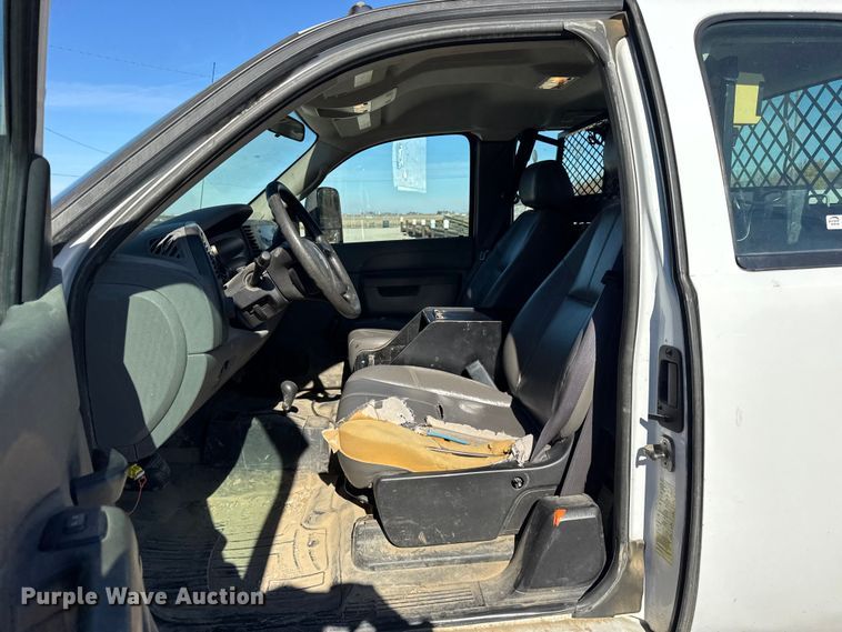 image for item ER0236 2011 Chevrolet Silverado 3500HD Ext. Cab flatbed pickup truck