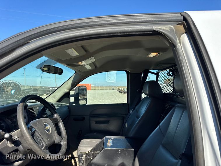 image for item ER0236 2011 Chevrolet Silverado 3500HD Ext. Cab flatbed pickup truck