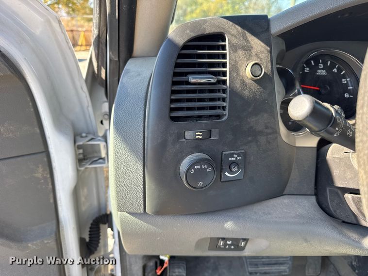 image for item ER0236 2011 Chevrolet Silverado 3500HD Ext. Cab flatbed pickup truck