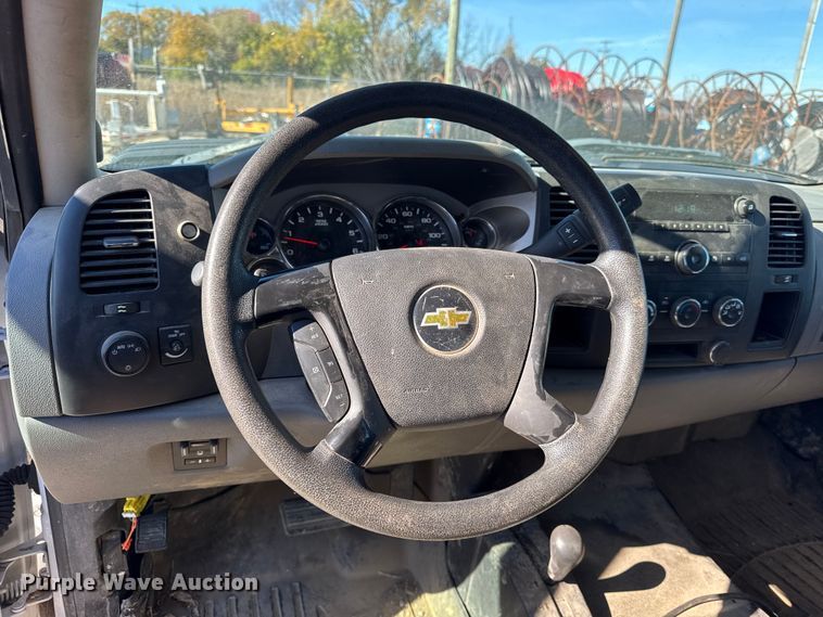 image for item ER0236 2011 Chevrolet Silverado 3500HD Ext. Cab flatbed pickup truck