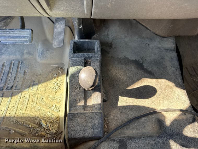 image for item ER0236 2011 Chevrolet Silverado 3500HD Ext. Cab flatbed pickup truck