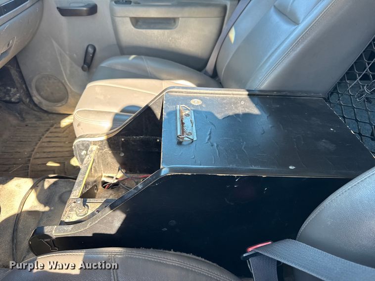 image for item ER0236 2011 Chevrolet Silverado 3500HD Ext. Cab flatbed pickup truck