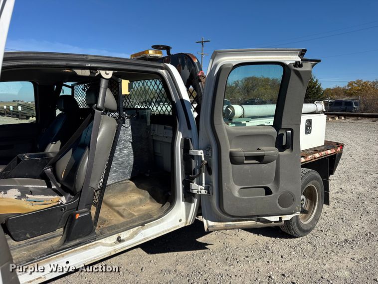 image for item ER0236 2011 Chevrolet Silverado 3500HD Ext. Cab flatbed pickup truck