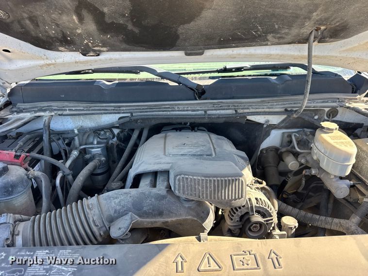 image for item ER0236 2011 Chevrolet Silverado 3500HD Ext. Cab flatbed pickup truck