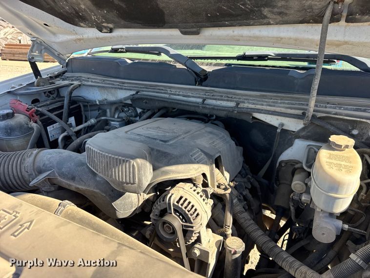 image for item ER0236 2011 Chevrolet Silverado 3500HD Ext. Cab flatbed pickup truck