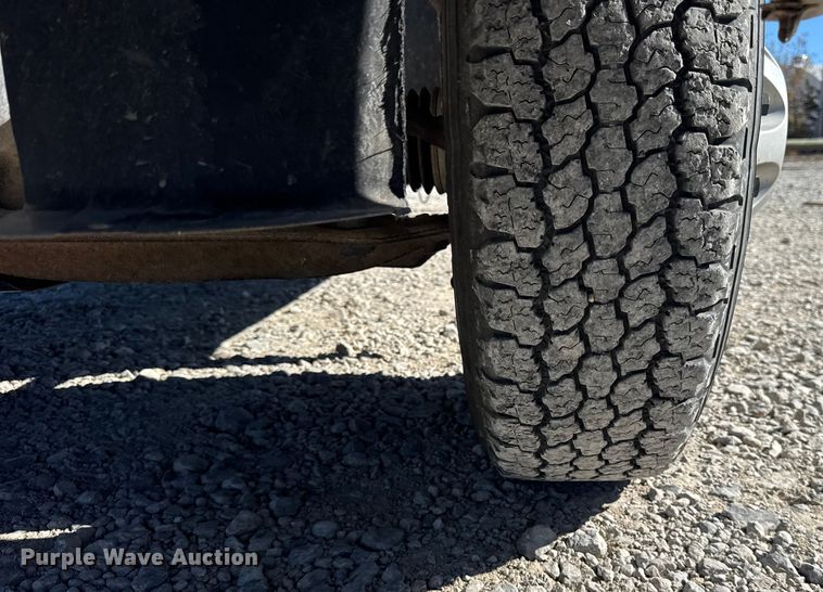 image for item ER0236 2011 Chevrolet Silverado 3500HD Ext. Cab flatbed pickup truck