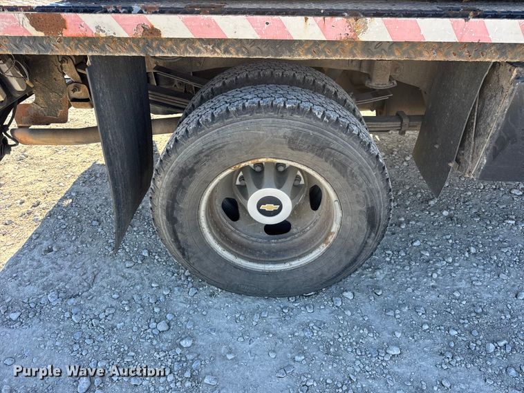 image for item ER0236 2011 Chevrolet Silverado 3500HD Ext. Cab flatbed pickup truck