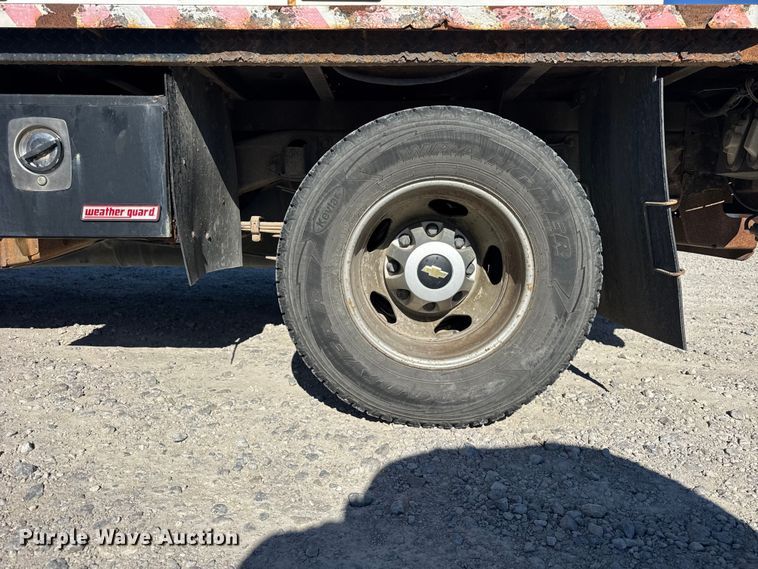image for item ER0236 2011 Chevrolet Silverado 3500HD Ext. Cab flatbed pickup truck