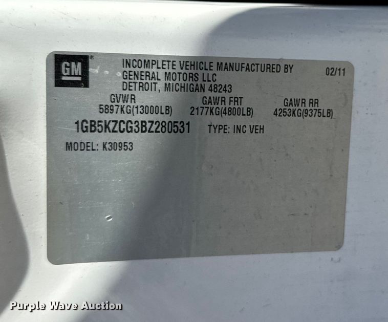 image for item ER0236 2011 Chevrolet Silverado 3500HD Ext. Cab flatbed pickup truck