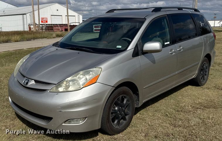 image for item ER2451 2006 Toyota Sienna van