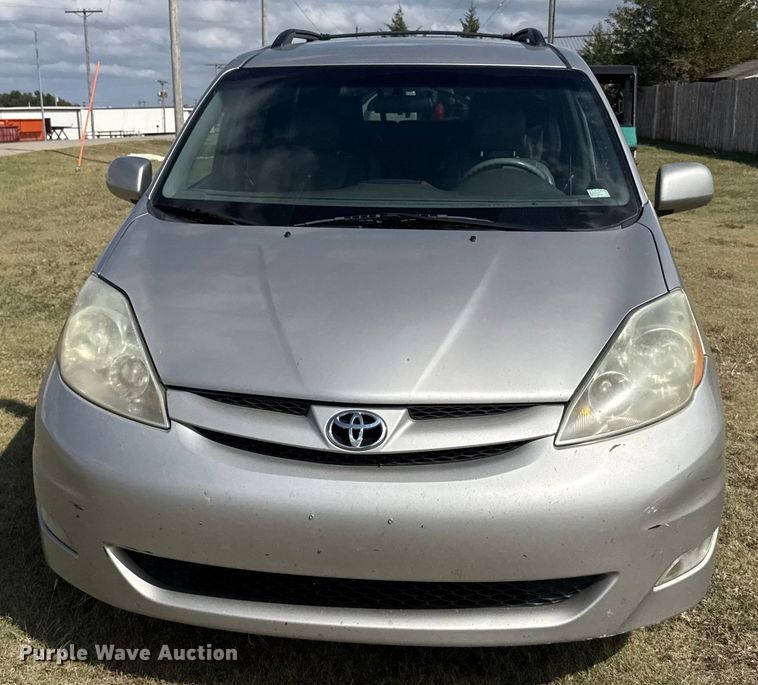 image for item ER2451 2006 Toyota Sienna van