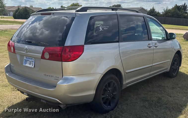 image for item ER2451 2006 Toyota Sienna van