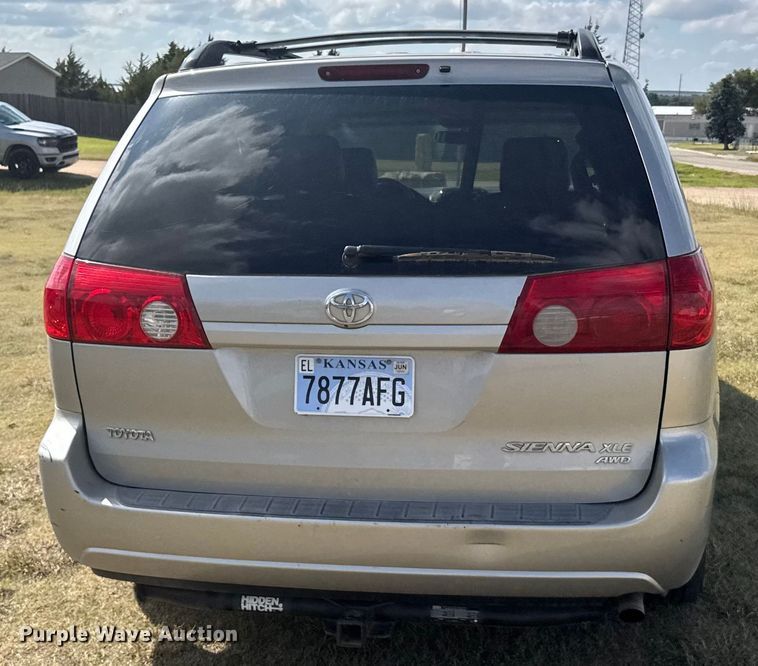 image for item ER2451 2006 Toyota Sienna van