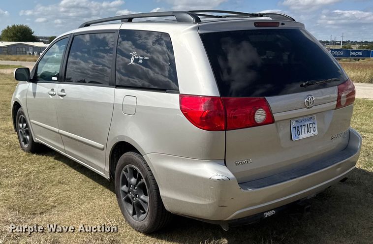 image for item ER2451 2006 Toyota Sienna van