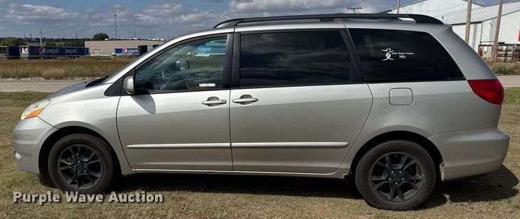 image for item ER2451 2006 Toyota Sienna van