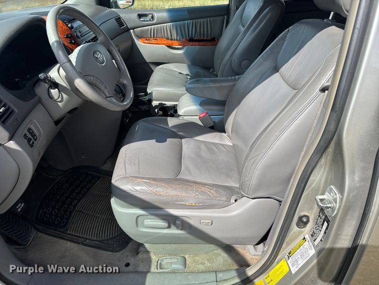 image for item ER2451 2006 Toyota Sienna van