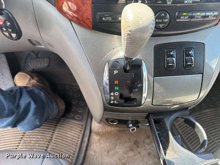 image for item ER2451 2006 Toyota Sienna van
