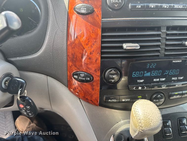 image for item ER2451 2006 Toyota Sienna van