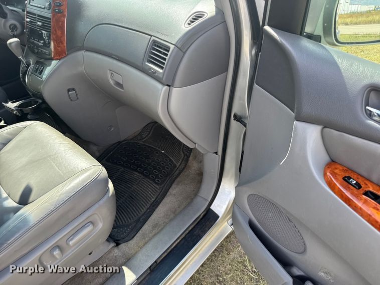 image for item ER2451 2006 Toyota Sienna van