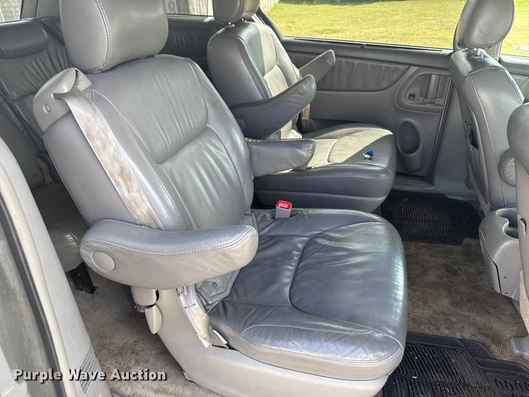 image for item ER2451 2006 Toyota Sienna van