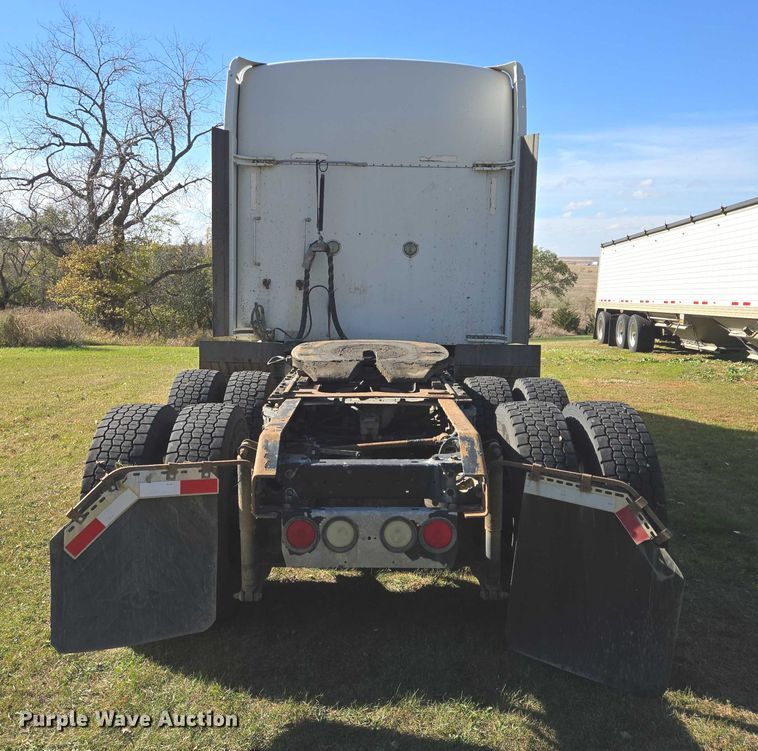 image for item ES2516 2012 Kenworth T660 semi truck