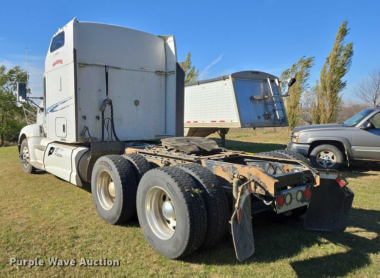 image for item ES2516 2012 Kenworth T660 semi truck