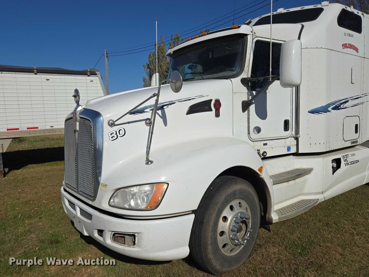 image for item ES2516 2012 Kenworth T660 semi truck